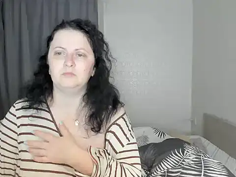 Snapshot of Lillian2 chatting on 10-05-25, 05:36 Lillian2 online show from 10-05-25, 05:36