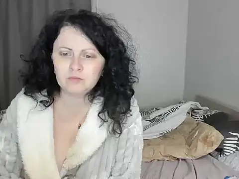 Snapshot of Lillian2 chatting on 09-28-25, 02:51 Lillian2 online show from 09-28-25, 02:51