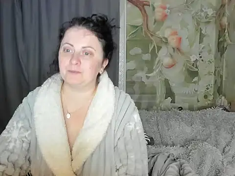 Snapshot of Lillian2 chatting on 10-15-25, 10:40 Lillian2 online show from 10-15-25, 10:40