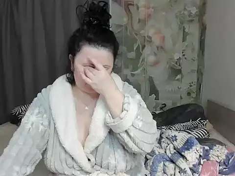 Lillian2 online show from 05-17-26, 01:44