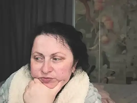 Lillian2 online show from 06-14-26, 02:29
