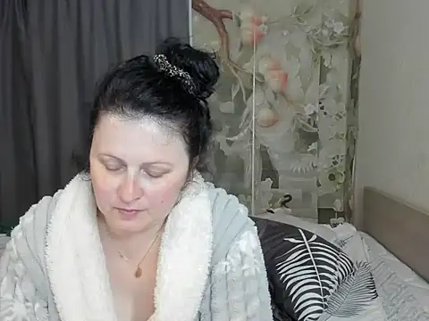 Lillian2 online show from 05-25-26, 08:07