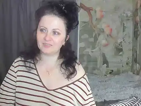 Snapshot of Lillian2 chatting on 10-27-25, 07:15 Lillian2 online show from 10-27-25, 07:15