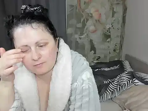 Lillian2 online show from 05-13-26, 09:22