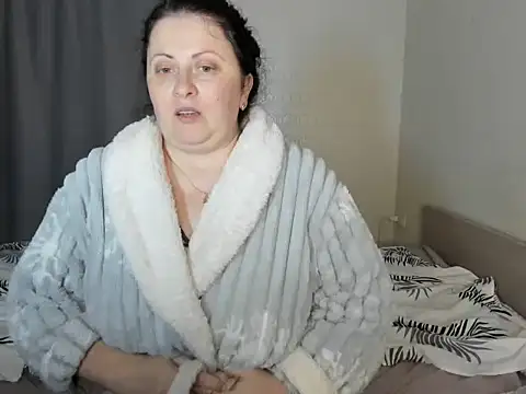 Snapshot of Lillian2 chatting on 09-24-25, 10:05 Lillian2 online show from 09-24-25, 10:05