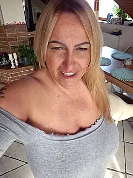 Snapshot of Isabellaa04 chatting on 02-14-26, 09:31 Isabellaa04 online show from 02-14-26, 09:31