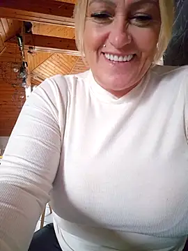 Snapshot of Isabellaa04 chatting on 02-09-26, 01:53 Isabellaa04 online show from 02-09-26, 01:53