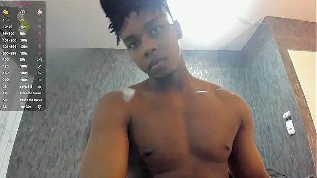 Snapshot of DominicSccott chatting on 05-11-26, 01:01 DominicSccott online show from 05-11-26, 01:01