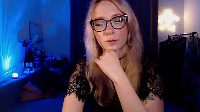 welliza online show from 10-28-25, 01:39