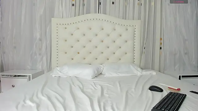 Snapshot of BunnyHotsx chatting on 02-23-25, 10:42 BunnyHotsx online show from 02-23-25, 10:42