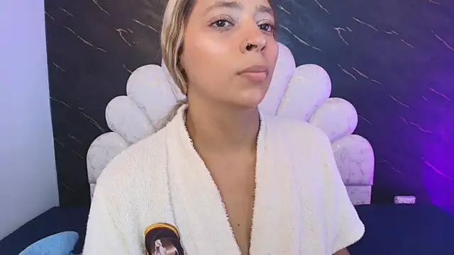 Snapshot of _MiaBrown_ chatting on 07-21-26, 12:06 MiaBrown online show from 07-21-26, 12:06