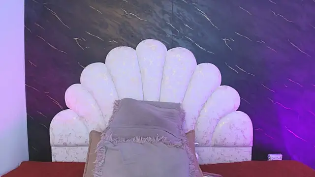 Snapshot of _MiaBrown_ chatting on 06-06-26, 12:10 MiaBrown online show from 06-06-26, 12:10