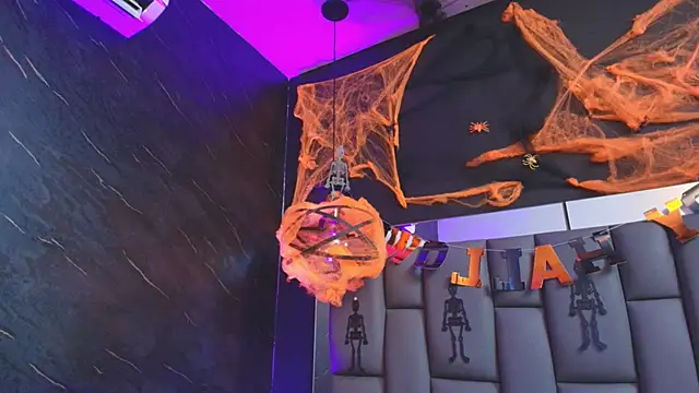  MiaBrown  online show from 10-29-25, 12:04