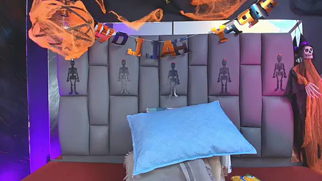  MiaBrown  online show from 10-24-25, 12:04