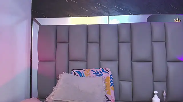  MiaBrown  online show from 11-20-25, 12:06