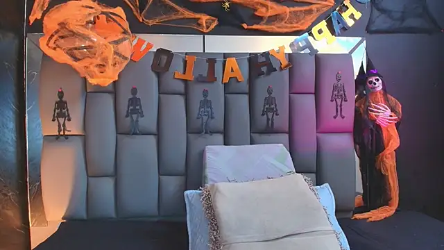  MiaBrown  online show from 10-20-25, 12:06