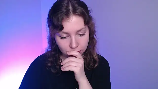 Leah Reed online show from 02-12-26, 03:56