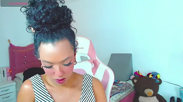 Tanedra collings online show from 05-06-26, 02:59