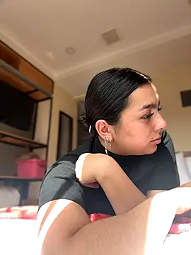 Nicollemays online show from 11-07-25, 02:32