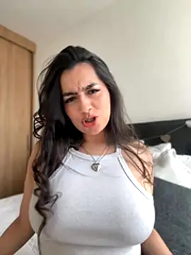 Nicollemays online show from 12-04-25, 04:06