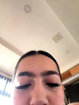 Nicollemays online show from 11-05-25, 04:10