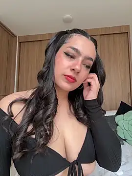 Nicollemays online show from 06-18-26, 05:07