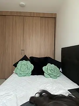 Nicollemays online show from 04-14-26, 01:05