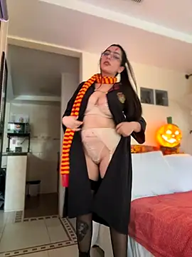 Nicollemays online show from 10-16-25, 05:21