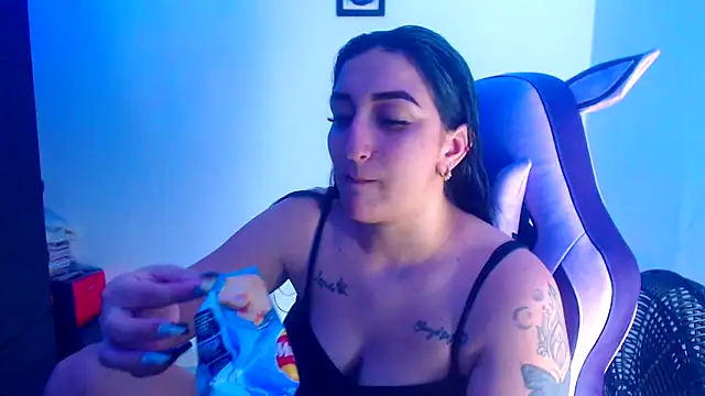Snapshot of liz_dirty chatting on 10-05-25, 10:33 liz dirty online show from 10-05-25, 10:33