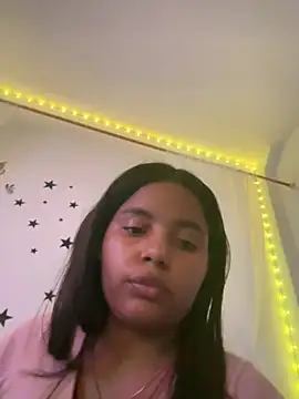 Snapshot of Aleja_DANS chatting on 10-05-25, 06:31 Aleja DANS online show from 10-05-25, 06:31