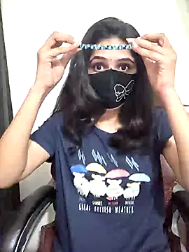 Snapshot of Suvosri chatting on 11-20-25, 09:04 Suvosri online show from 11-20-25, 09:04