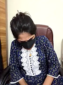 Snapshot of Suvosri chatting on 11-24-25, 07:14 Suvosri online show from 11-24-25, 07:14