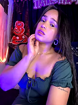 Snapshot of Merloth chatting on 10-12-25, 10:44 Merloth online show from 10-12-25, 10:44