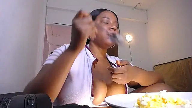 Snapshot of yselahot chatting on 02-16-26, 03:21 yselahot online show from 02-16-26, 03:21