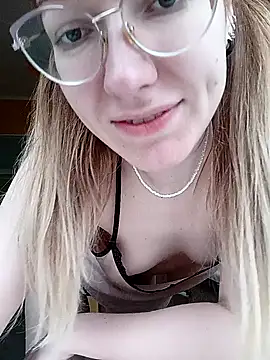 Snapshot of _Sweet_Love_ chatting on 02-10-25, 01:44  Sweet Love  online show from 02-10-25, 01:44