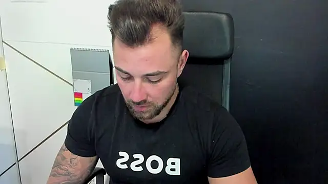 Snapshot of DuncanStone chatting on 02-04-25, 02:32 DuncanStone online show from 02-04-25, 02:32