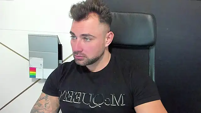 Snapshot of DuncanStone chatting on 02-08-25, 07:37 DuncanStone online show from 02-08-25, 07:37