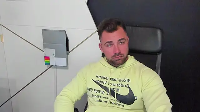Snapshot of DuncanStone chatting on 02-05-25, 02:05 DuncanStone online show from 02-05-25, 02:05
