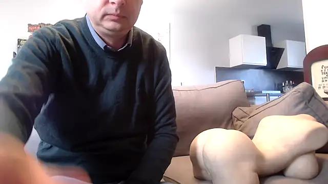freddy0222222 online show from 05-18-26, 05:45