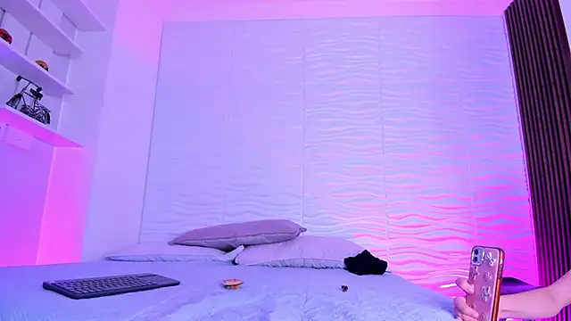 CamileHolmes online show from 10-17-25, 05:33