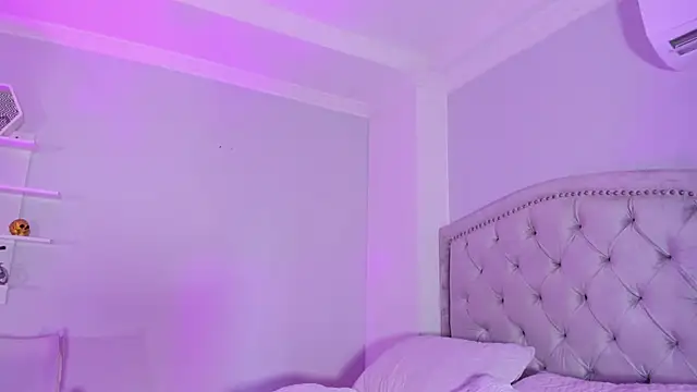 CamileHolmes online show from 03-04-25, 08:24