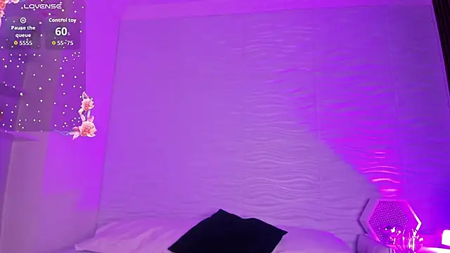 CamileHolmes online show from 11-08-25, 07:23