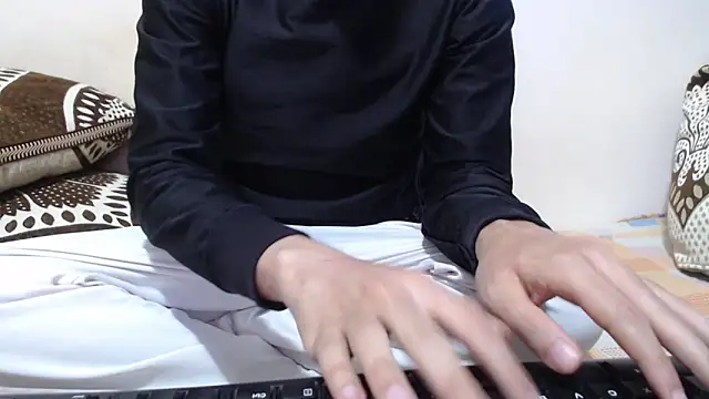 Snapshot of Alexdelarge323 chatting on 04-07-26, 03:58 Alexdelarge323 online show from 04-07-26, 03:58