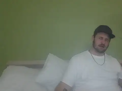 Snapshot of BlueEyedGuyPNW chatting on 04-29-26, 07:53 BlueEyedGuyPNW online show from 04-29-26, 07:53