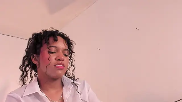 Snapshot of Tina_Rouse2 chatting on 05-02-26, 06:46 Tina Rouse2 online show from 05-02-26, 06:46