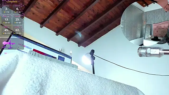 Snapshot of naomidibello chatting on 02-15-26, 03:22 naomidibello online show from 02-15-26, 03:22