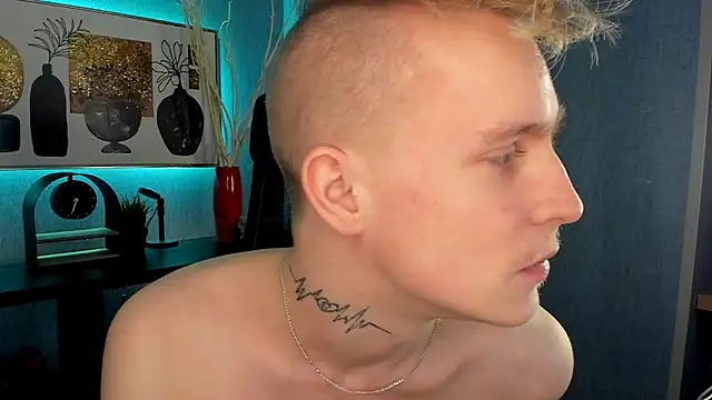 Snapshot of AlexxSweet chatting on 02-09-25, 08:43 AlexxSweet online show from 02-09-25, 08:43