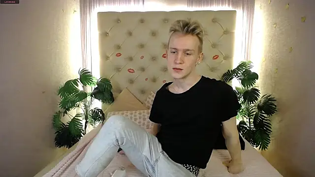 Snapshot of AlexxSweet chatting on 03-23-25, 05:10 AlexxSweet online show from 03-23-25, 05:10