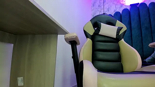 nalalye cruzz  online show from 11-28-25, 03:07