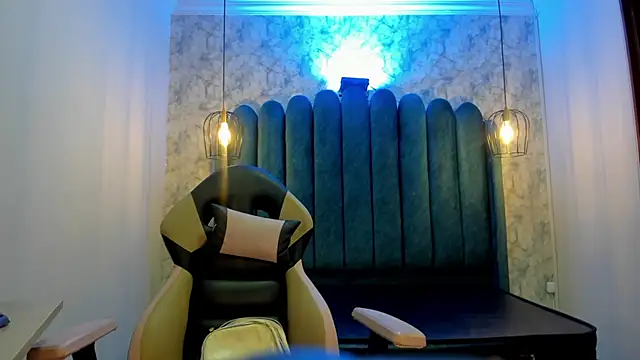 nalalye cruzz  online show from 10-31-25, 03:14